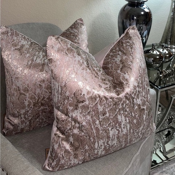 1-NWT CALDEIRA ABSTRACT DESIGN
DECORATIVE PILLOWS (Read description for details) - Picture 10 of 12